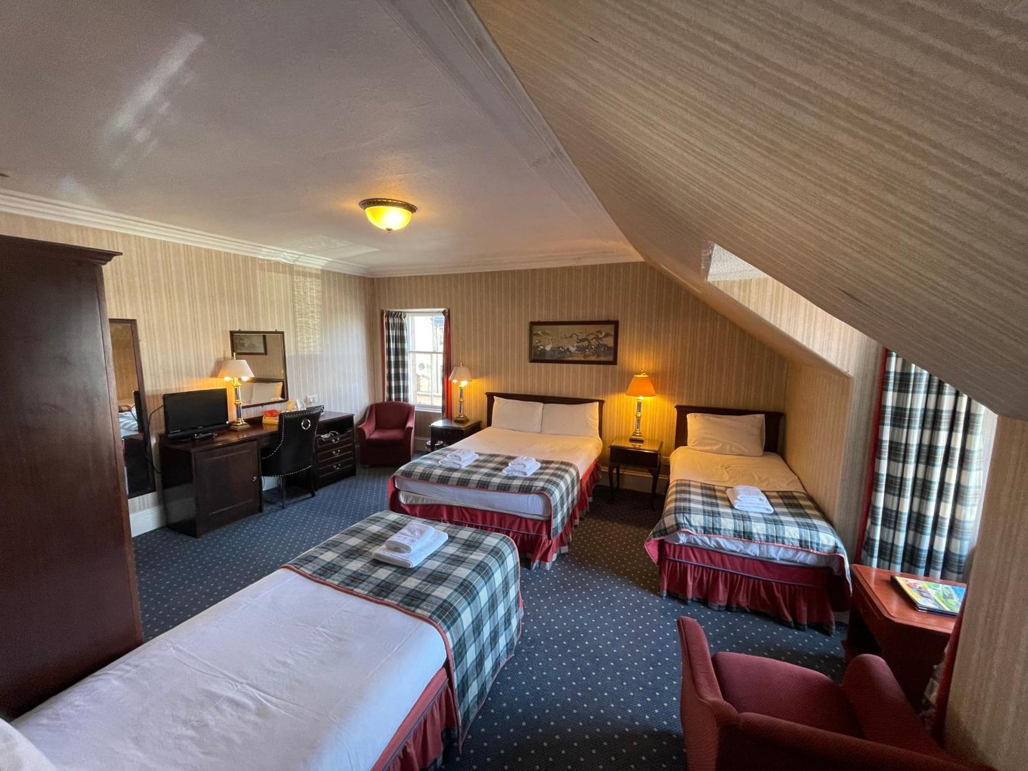 Lovat Arms Hotel